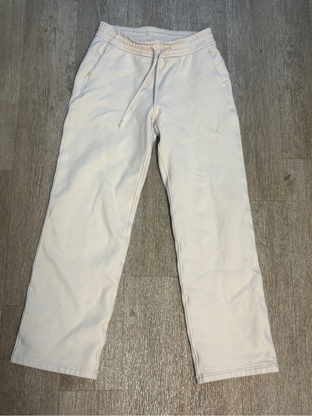 LULULEMON CREAM SWEATS SIZE 6